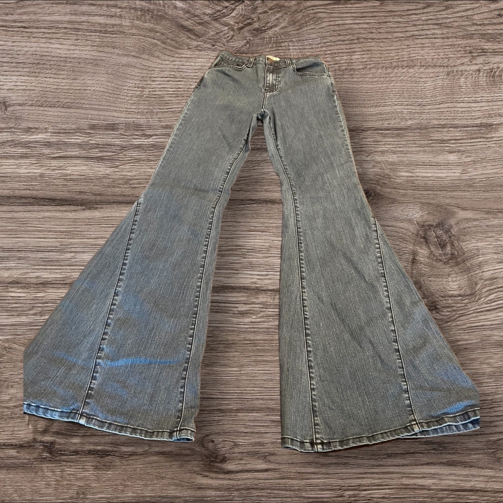 Women’s Wide Leg Flare Jeans in Faded Blue